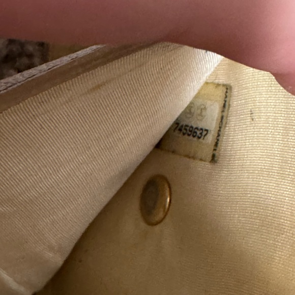 Authentic CHANEL Wallet - Picture 7 of 7